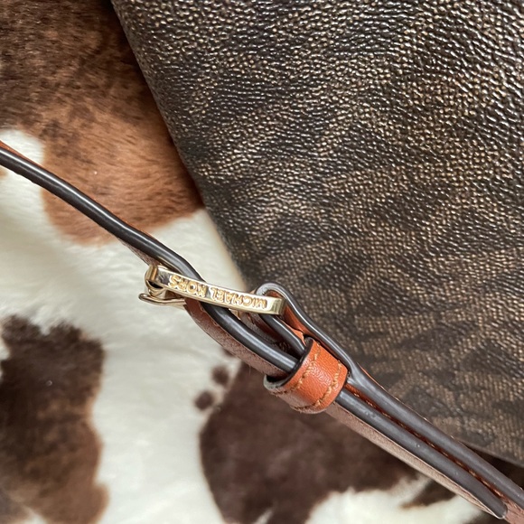 Michael Kors Bum Bag in excellent condition - Picture 3 of 4